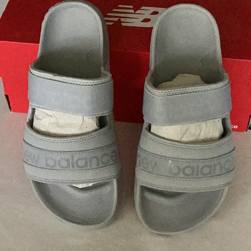 New Balance 202v2 Slide Sandal in light aluminum (pale grey) Size 7 NEW